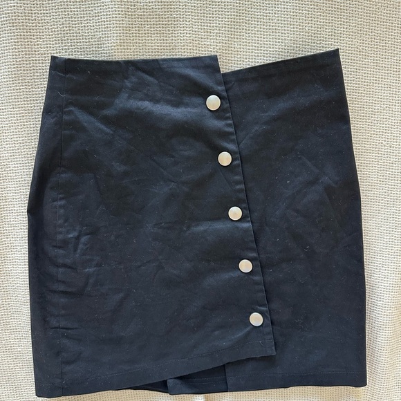 Superdown REVOLVE Asymmetrical Black Button-Front Mini Skirt - Picture 4 of 7